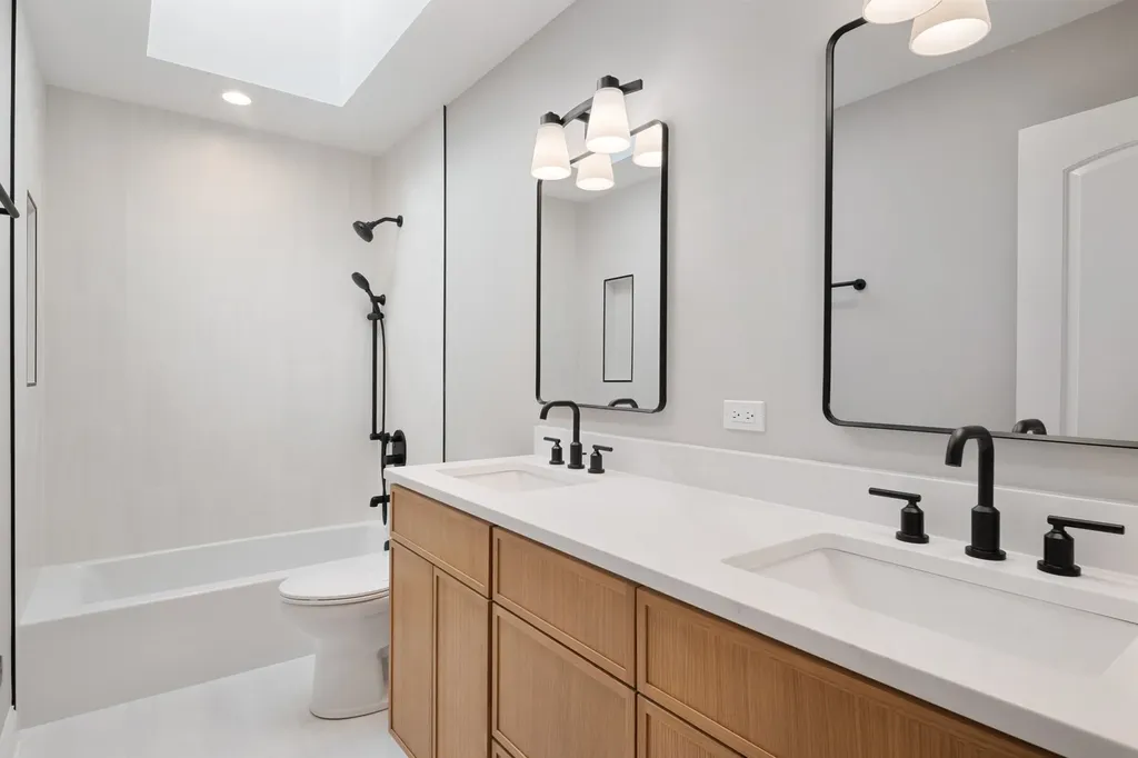 5054 North Claremont Avenue Chicago IL 60625