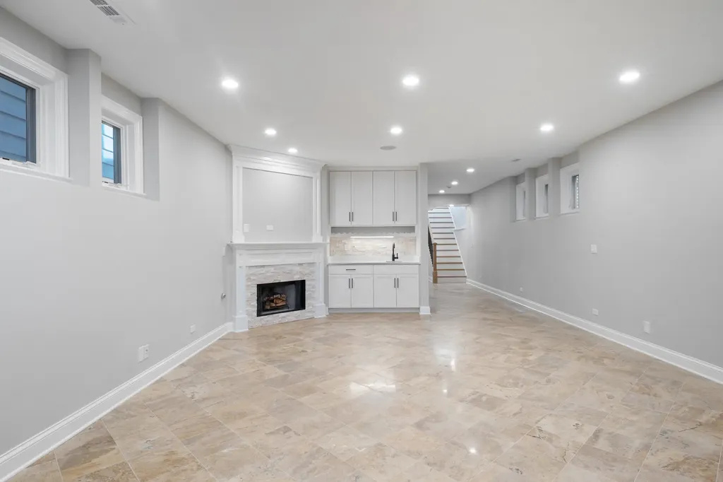 5054 North Claremont Avenue Chicago IL 60625