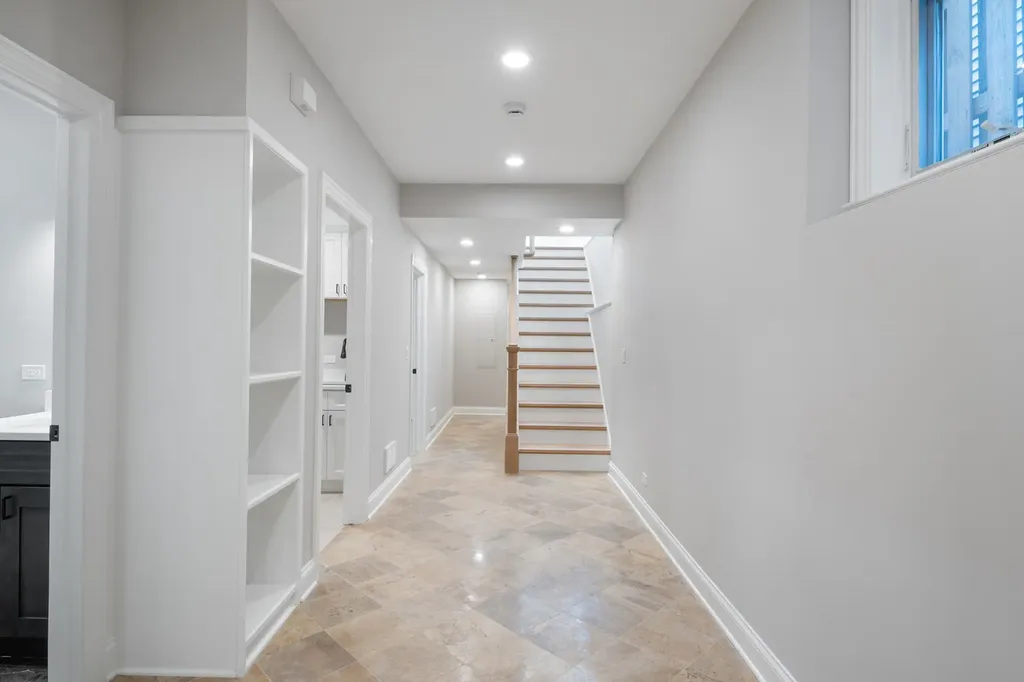 5054 North Claremont Avenue Chicago IL 60625