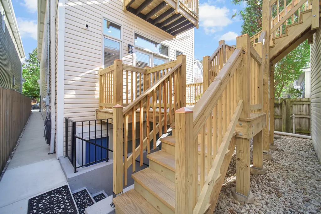 5054 North Claremont Avenue Chicago IL 60625
