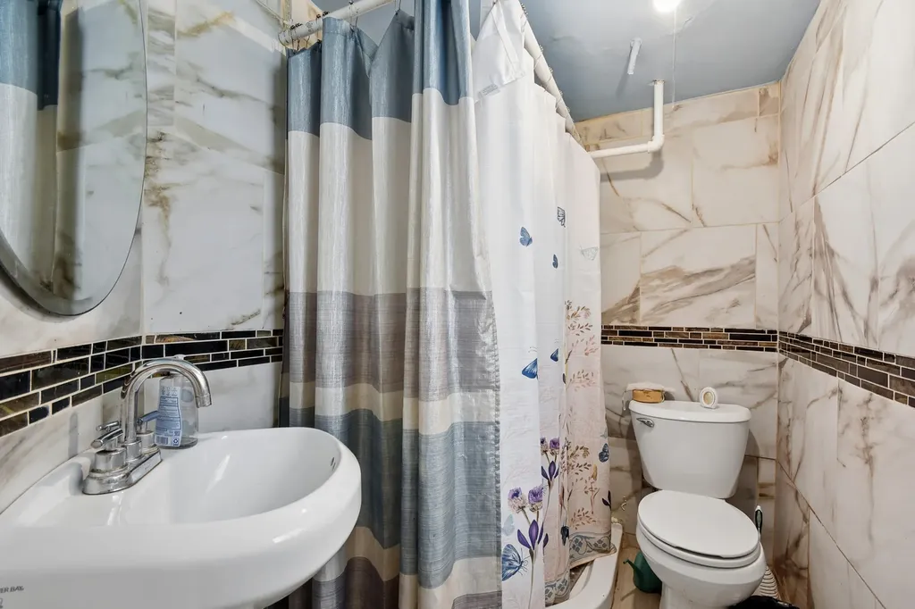 5922 North Melvina Avenue Chicago IL 60646