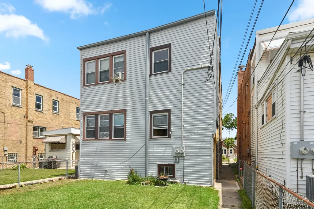 5922 North Melvina Avenue Chicago IL 60646