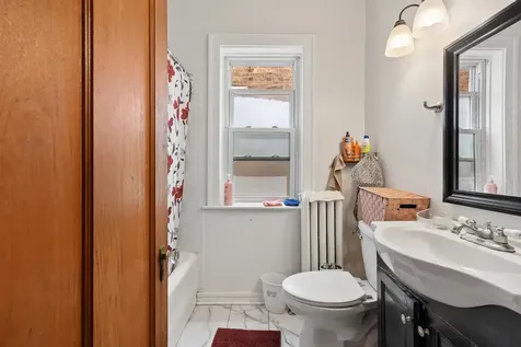 5922 North Melvina Avenue Chicago IL 60646