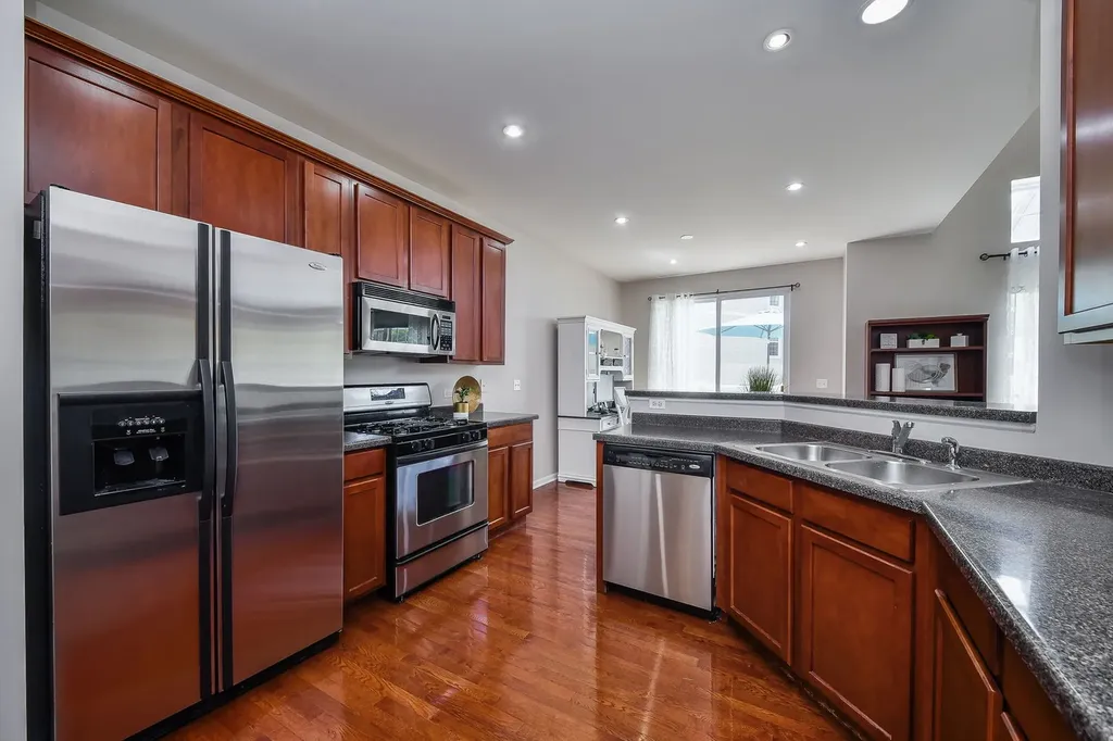 395 Vaughn Circle Aurora IL 60502