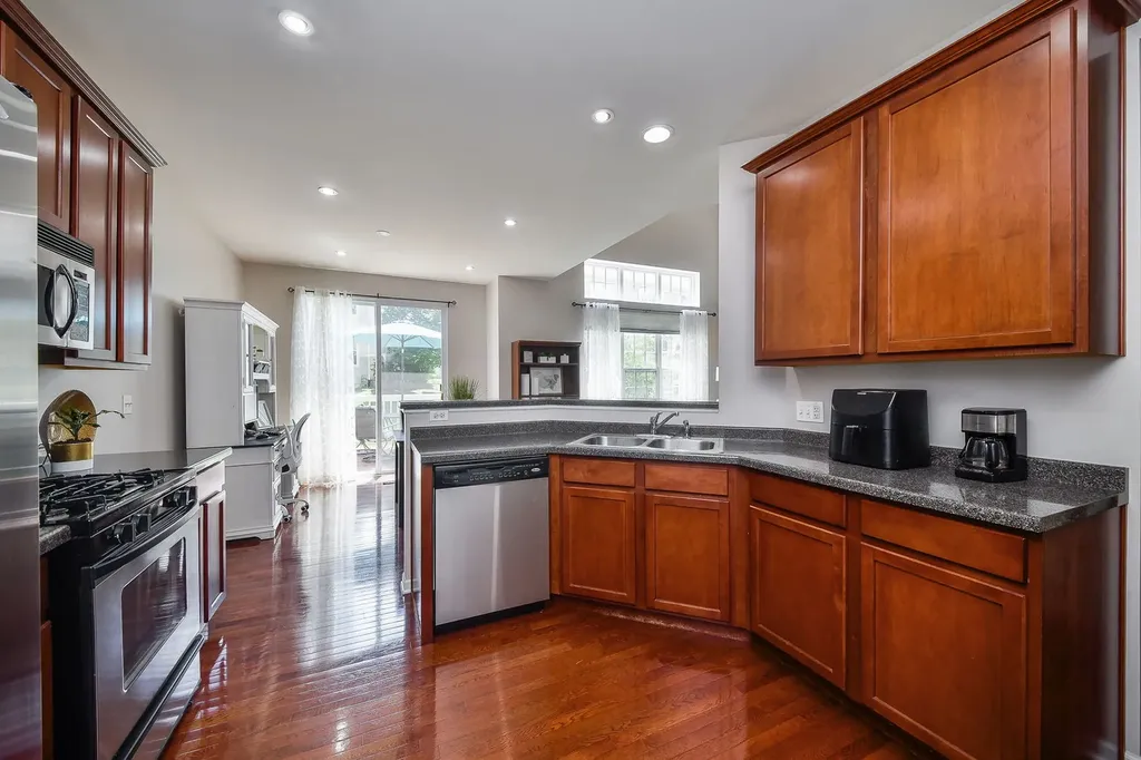 395 Vaughn Circle Aurora IL 60502