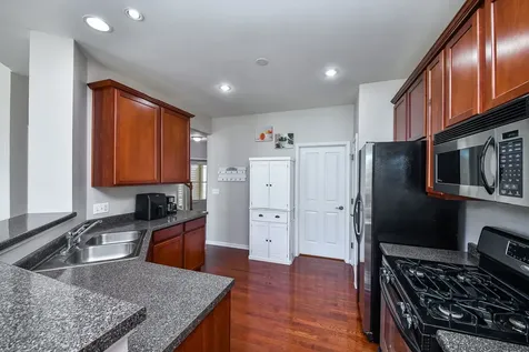 395 Vaughn Circle Aurora IL 60502