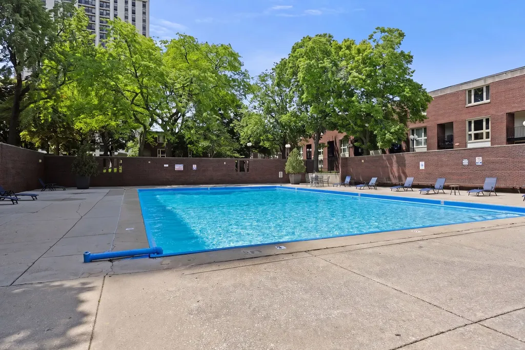 2605 South Indiana Avenue Chicago IL 60616