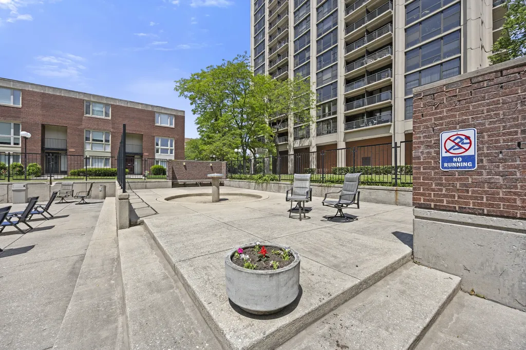 2605 South Indiana Avenue Chicago IL 60616