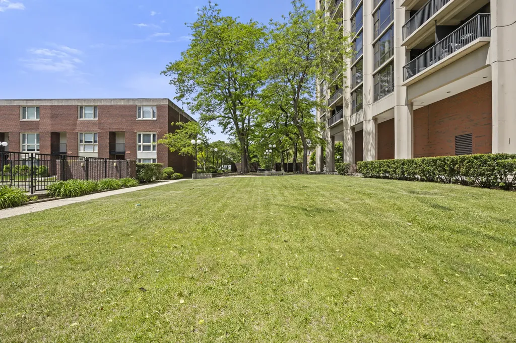 2605 South Indiana Avenue Chicago IL 60616