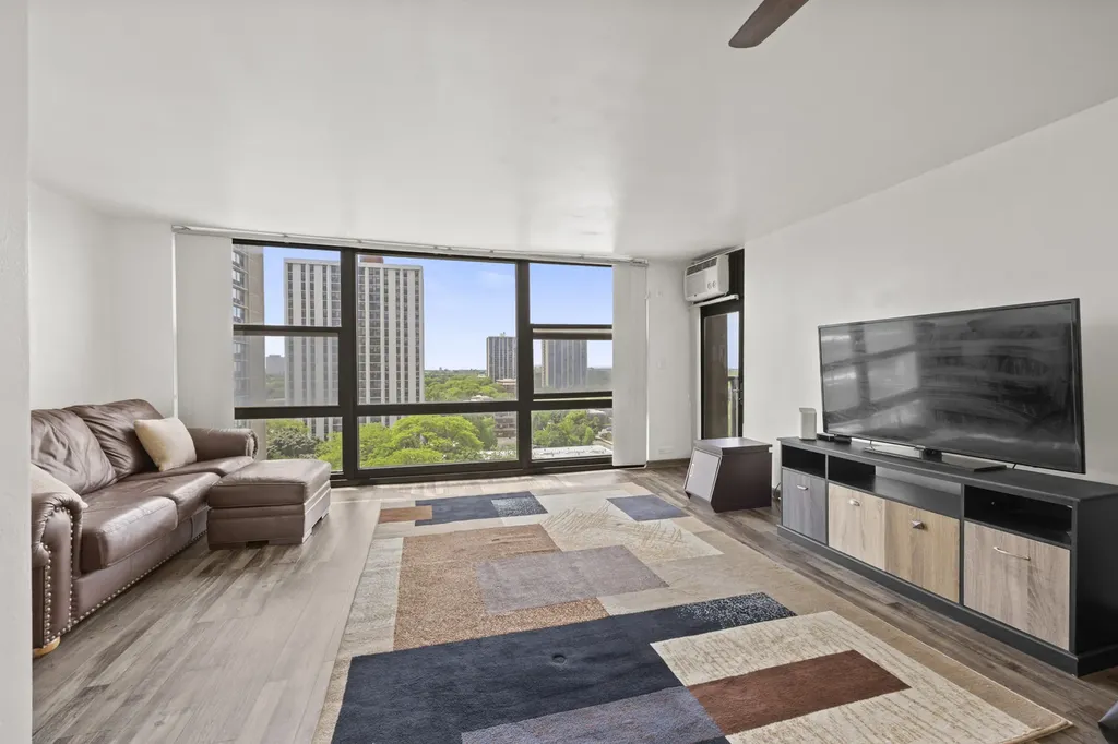 2605 South Indiana Avenue Chicago IL 60616