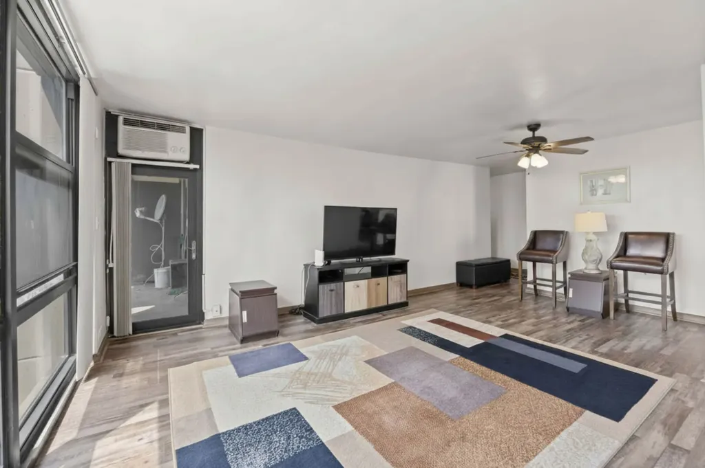 2605 South Indiana Avenue Chicago IL 60616