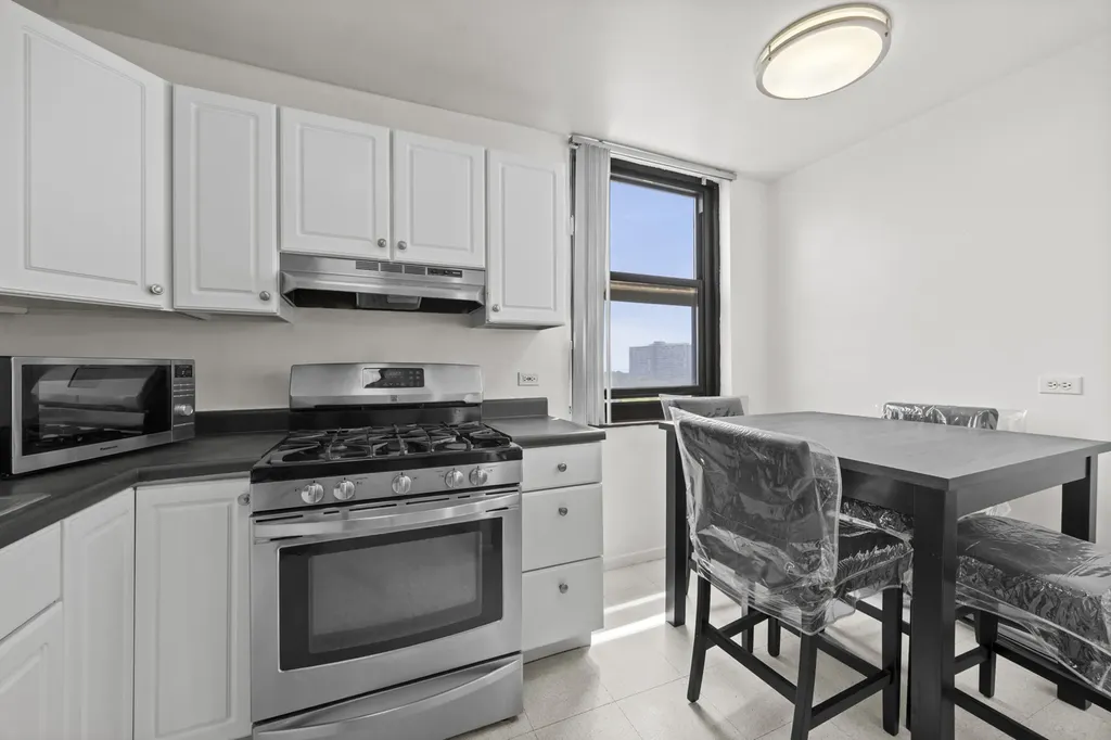 2605 South Indiana Avenue Chicago IL 60616