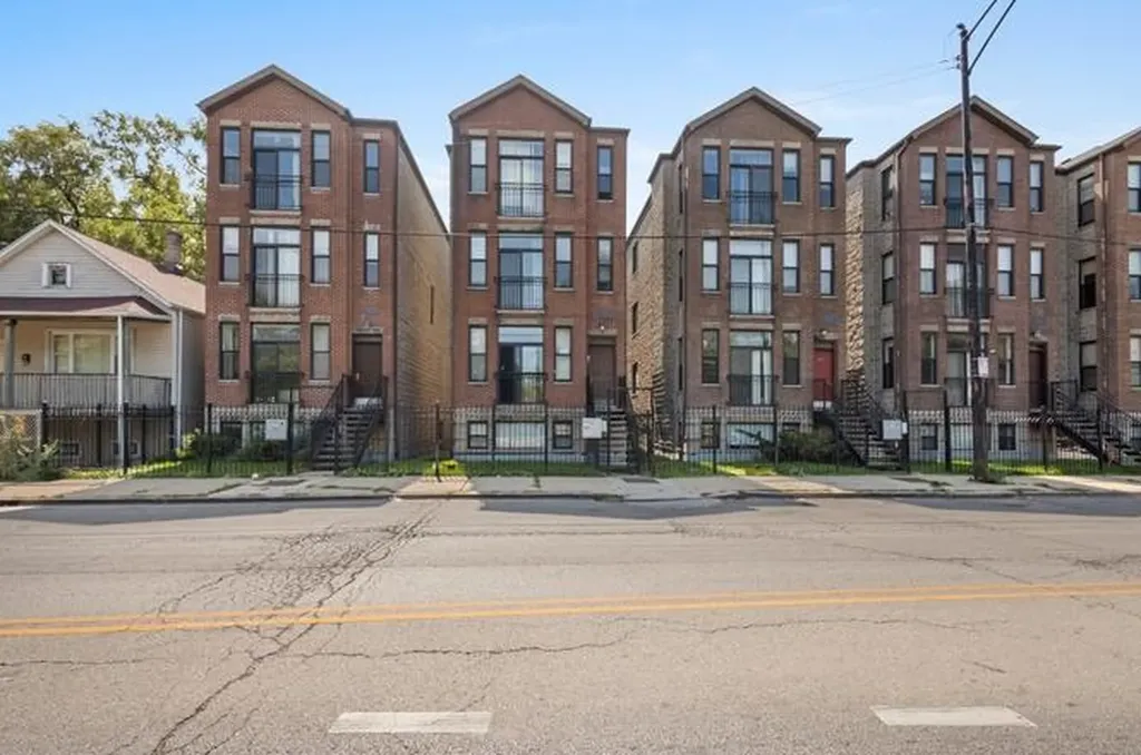 957 West 51st Street Chicago IL 60609
