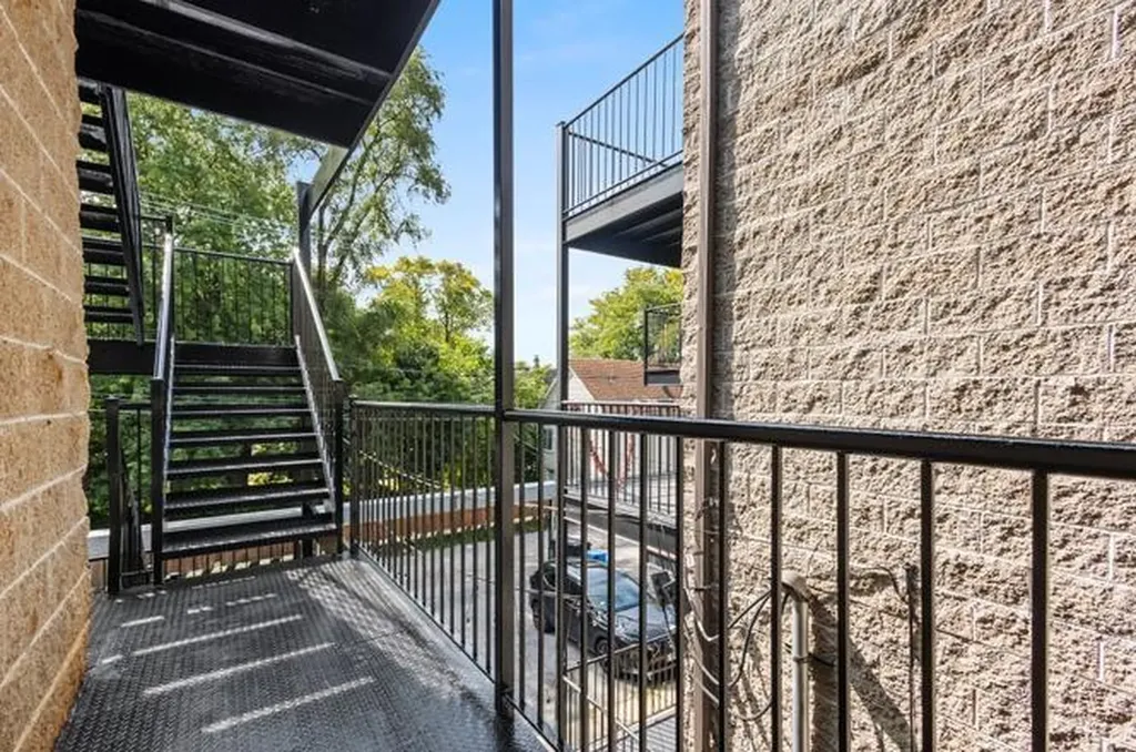 957 West 51st Street Chicago IL 60609