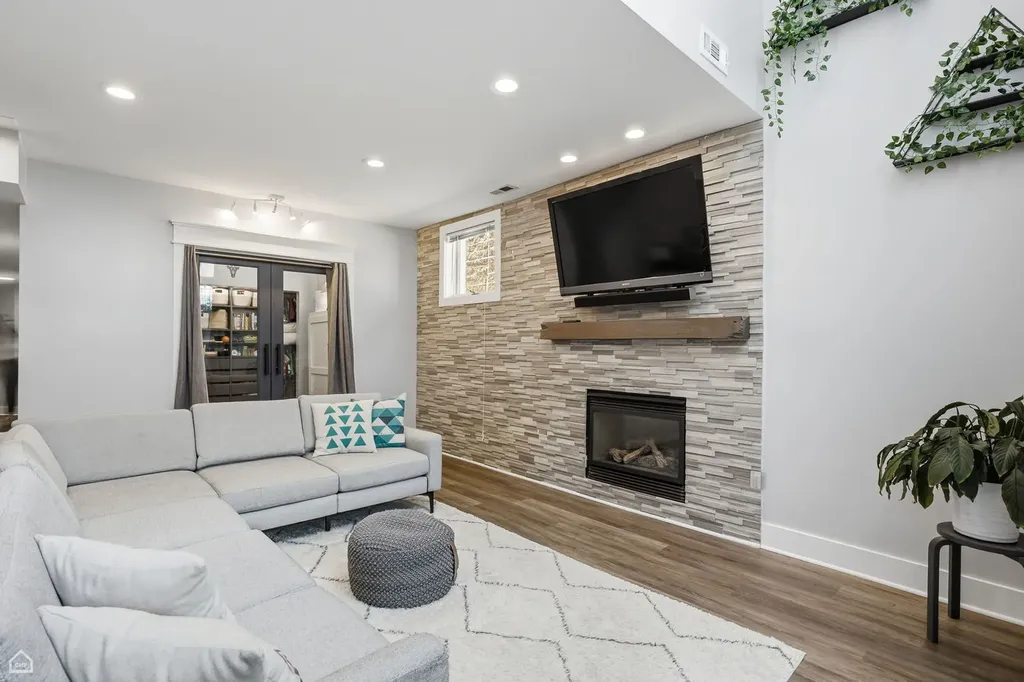 1369 West Hubbard Street Chicago IL 60642