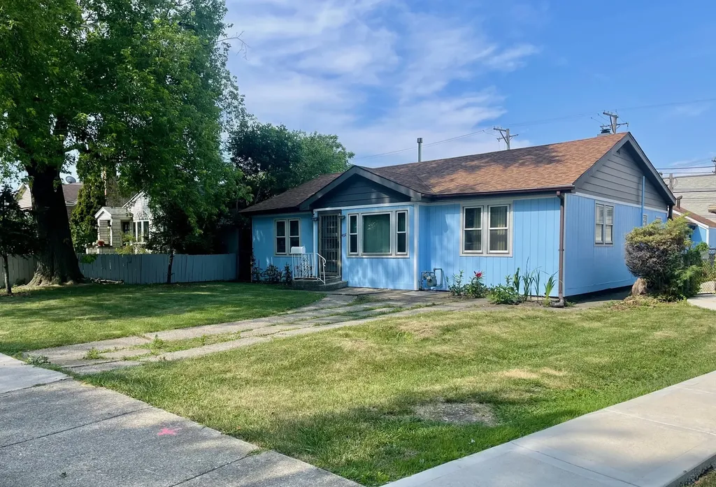 4930 South Luna Avenue Chicago IL 60638