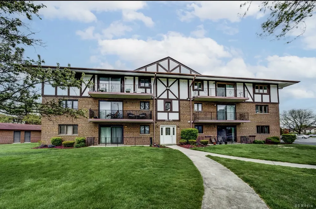 11045 South Theresa Circle Palos Hills IL 60465