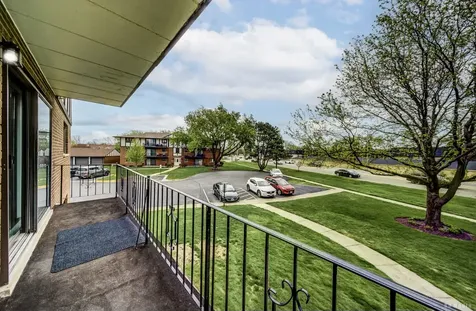 11045 South Theresa Circle Palos Hills IL 60465