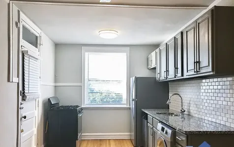 4858 North Hermitage Avenue Chicago IL 60640