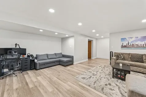 16036 Pine Drive Tinley Park IL 60477