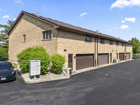 16036 Pine Drive Tinley Park IL 60477