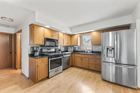 16036 Pine Drive Tinley Park IL 60477