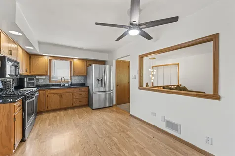 16036 Pine Drive Tinley Park IL 60477