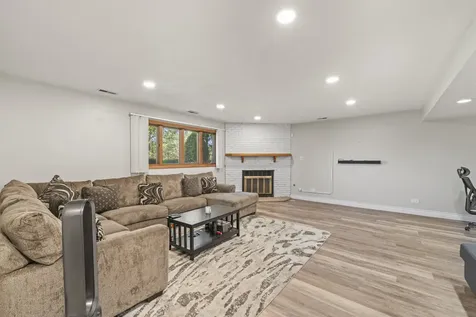 16036 Pine Drive Tinley Park IL 60477