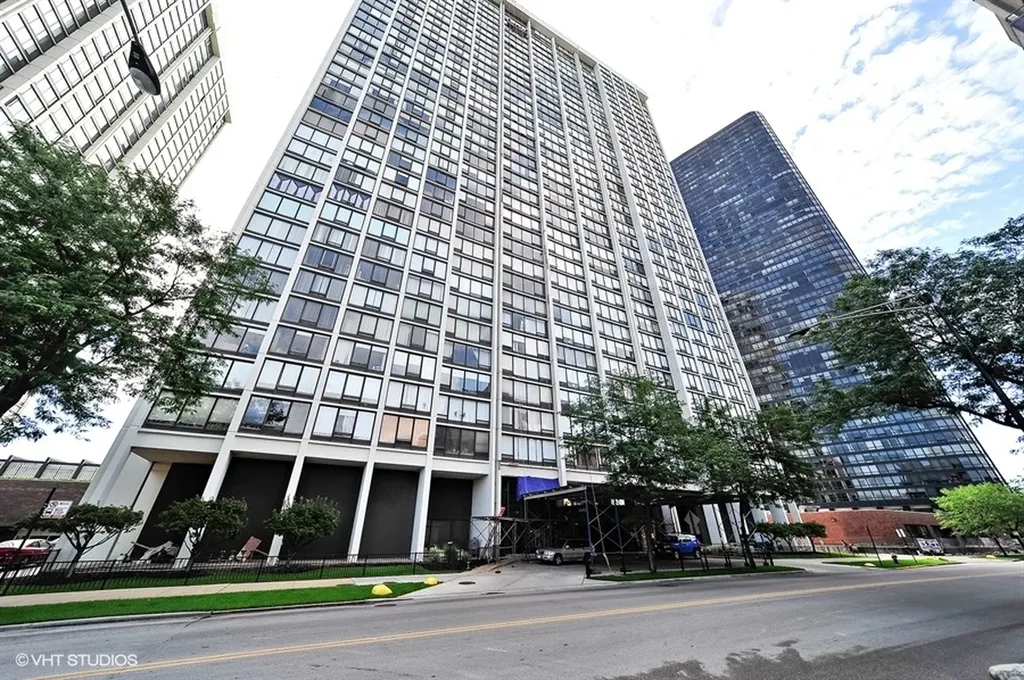 5445 North Sheridan Road Chicago IL 60640