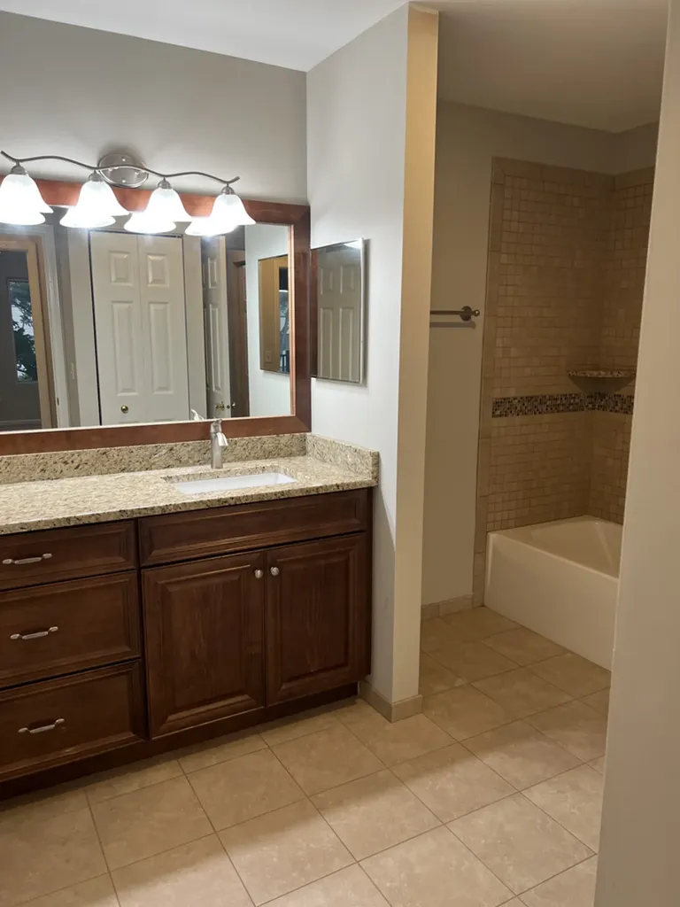 385 Sandhurst Circle Glen Ellyn IL 60137