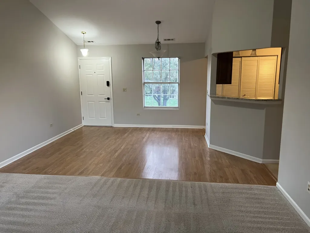 385 Sandhurst Circle Glen Ellyn IL 60137