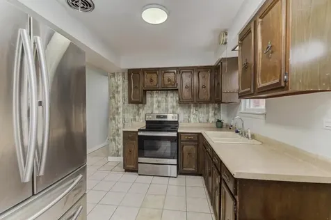 8625 43RD Street Lyons IL 60534