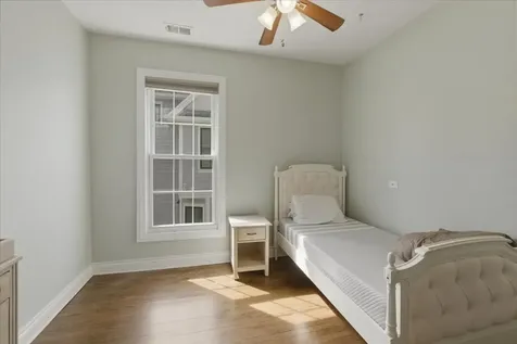 1828 West Berenice Avenue Chicago IL 60613