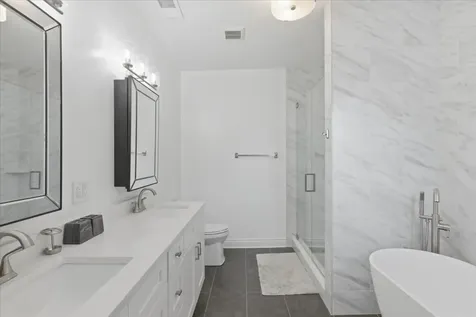 1828 West Berenice Avenue Chicago IL 60613