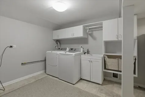 1828 West Berenice Avenue Chicago IL 60613