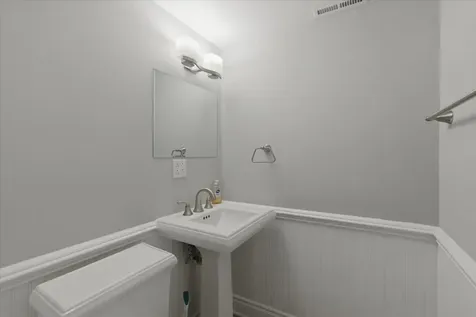 1828 West Berenice Avenue Chicago IL 60613