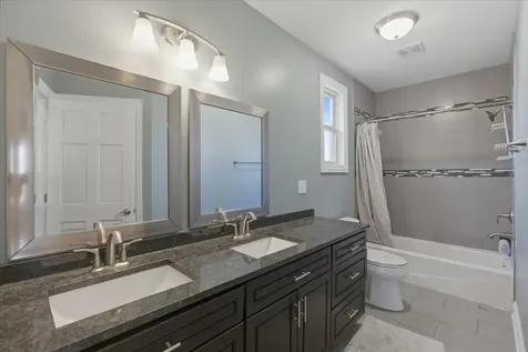 1828 West Berenice Avenue Chicago IL 60613