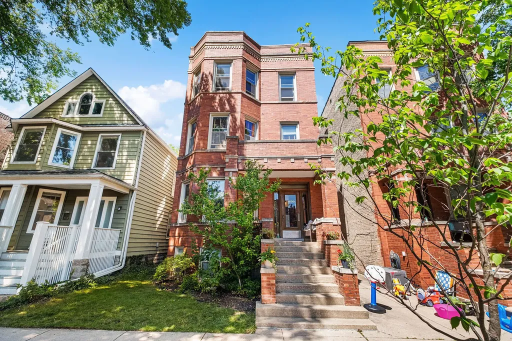 3830 North Leavitt Street Chicago IL 60618