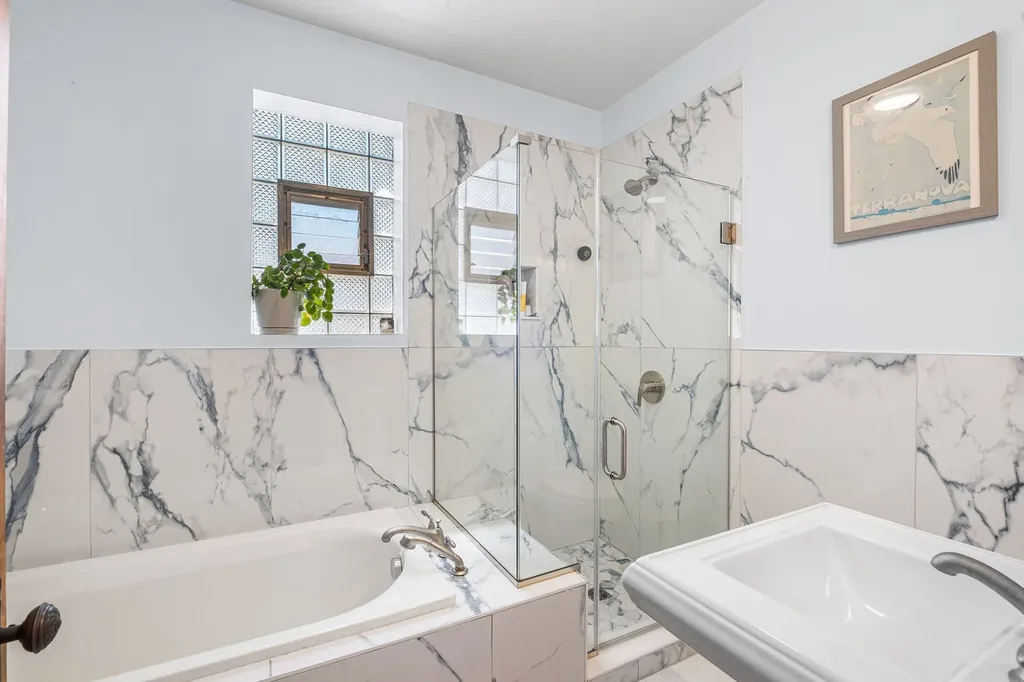 3830 North Leavitt Street Chicago IL 60618