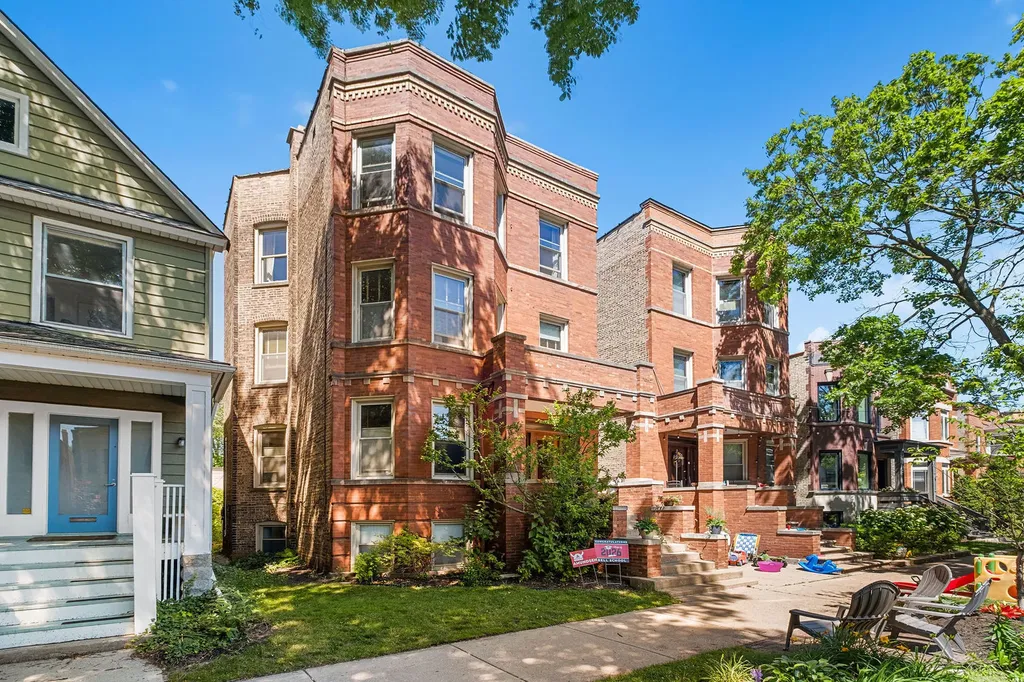 3830 North Leavitt Street Chicago IL 60618