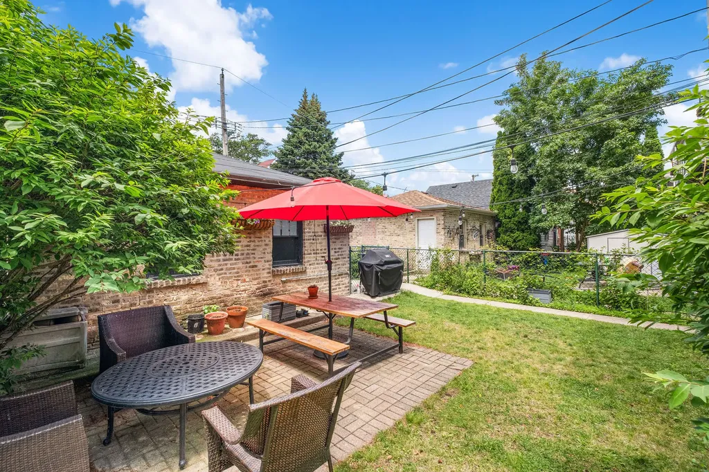 3830 North Leavitt Street Chicago IL 60618