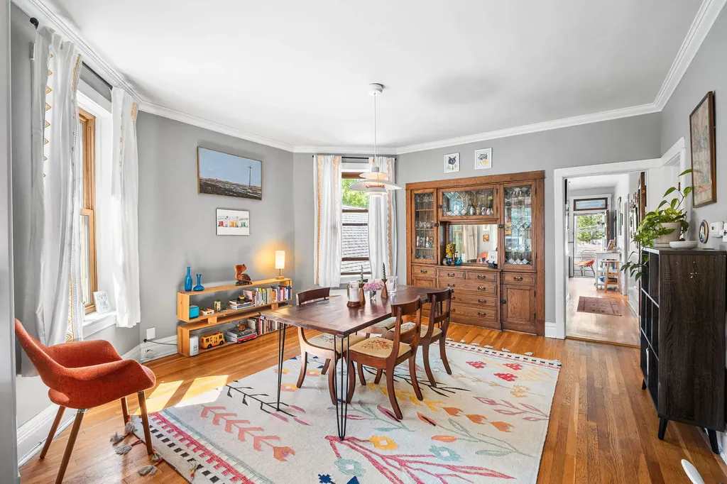 3830 North Leavitt Street Chicago IL 60618