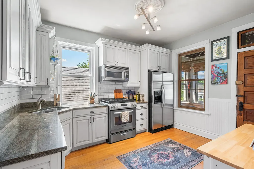 3830 North Leavitt Street Chicago IL 60618