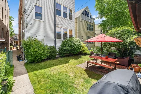 3830 North Leavitt Street Chicago IL 60618