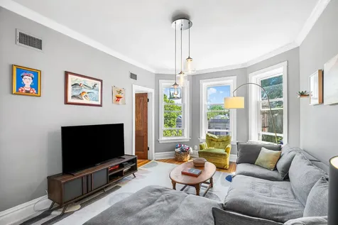 3830 North Leavitt Street Chicago IL 60618