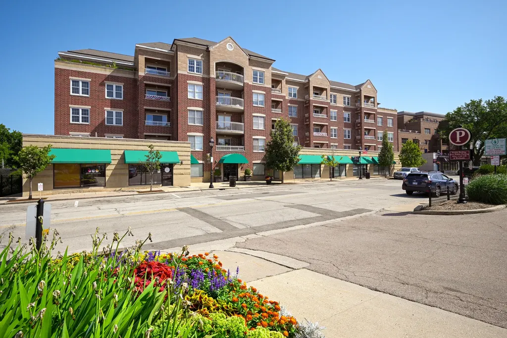 570 Crescent Boulevard Glen Ellyn IL 60137