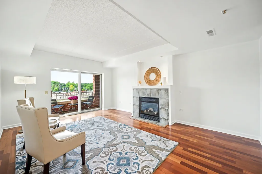 570 Crescent Boulevard Glen Ellyn IL 60137