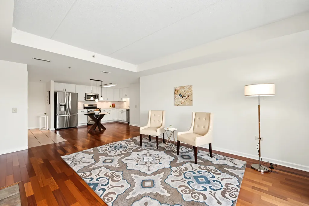 570 Crescent Boulevard Glen Ellyn IL 60137