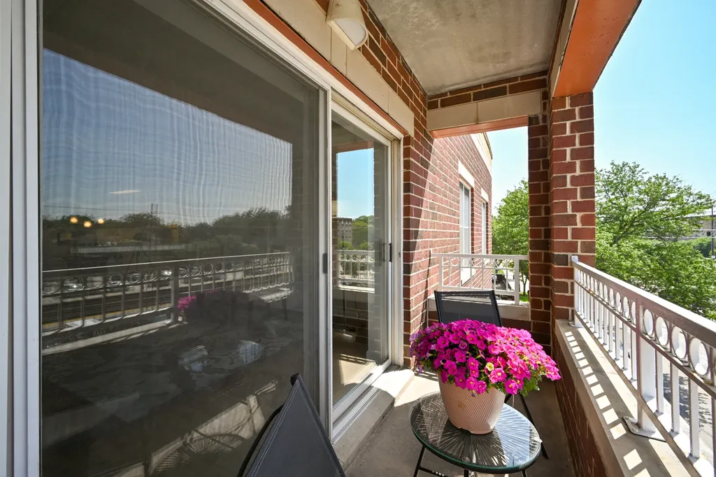 570 Crescent Boulevard Glen Ellyn IL 60137