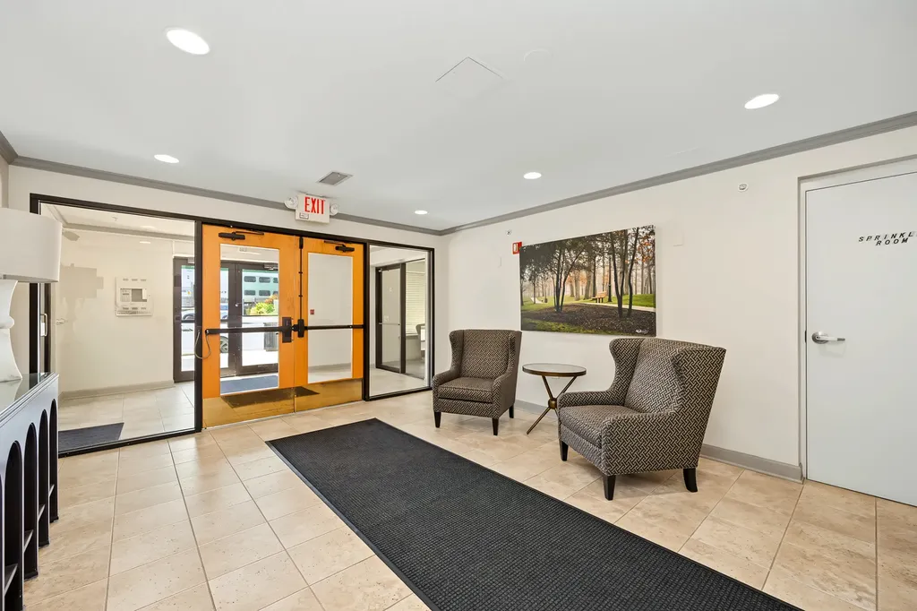 570 Crescent Boulevard Glen Ellyn IL 60137